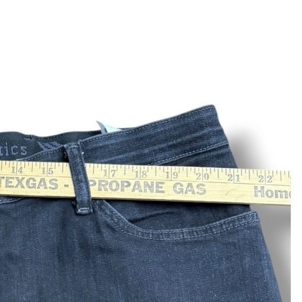 Wrangler Authentics Mens Black Denim Jeans 42x28 Straight Fit Dark Wash Classic - Picture 3 of 5